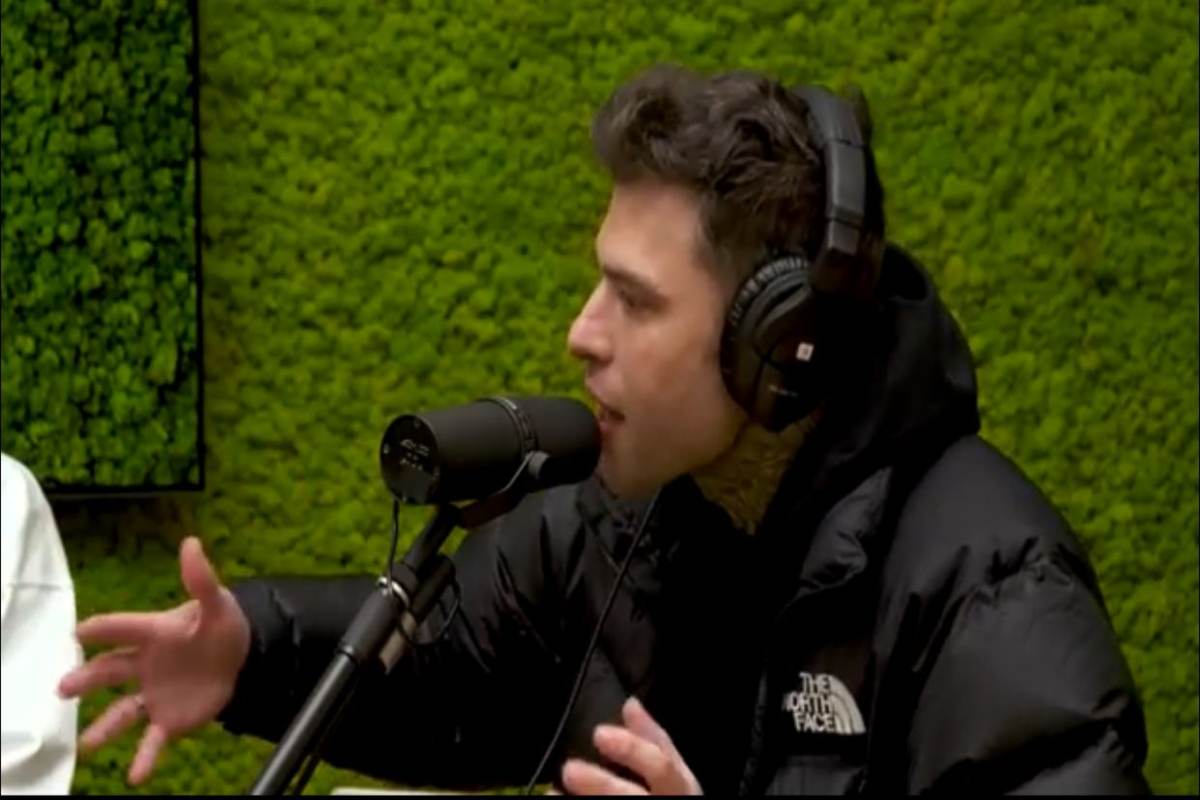 Fedez durante una puntata del podcast "Muschio Selvaggio"