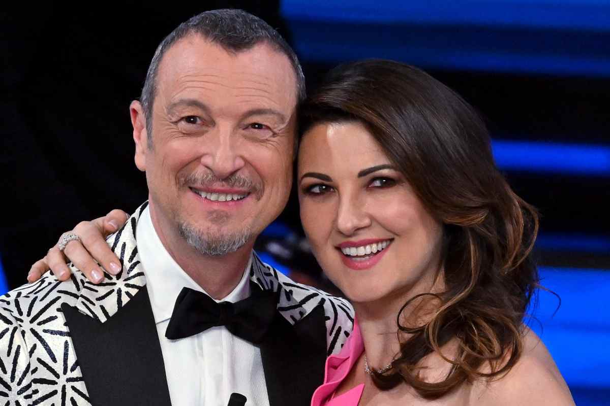 Giovanna Civitillo e Amadeus a Sanremo 2024.