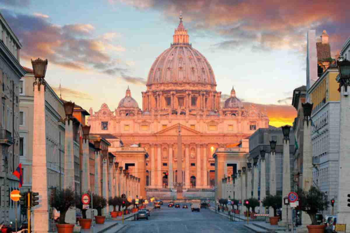 Basilica di San Pietro illuminata